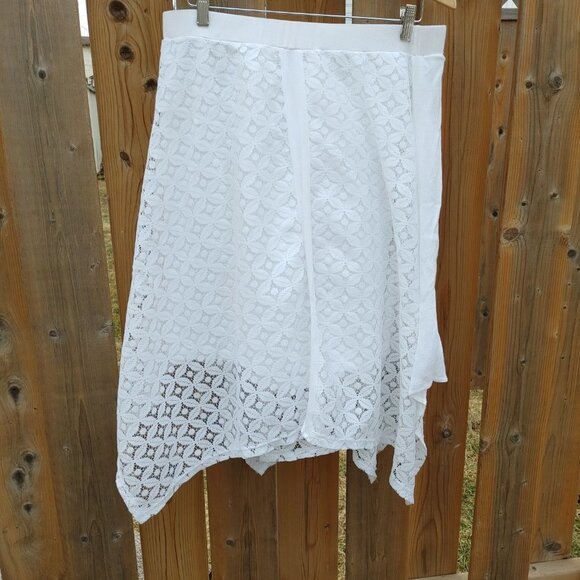 BEAUTIFUL Maurices Handkerchief Skirt Women's 1X Flowy White Lovely Maurice's - Picture 5 of 8